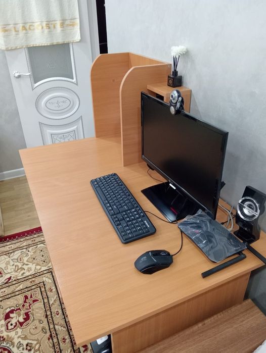 Продаётся компьютерный стол