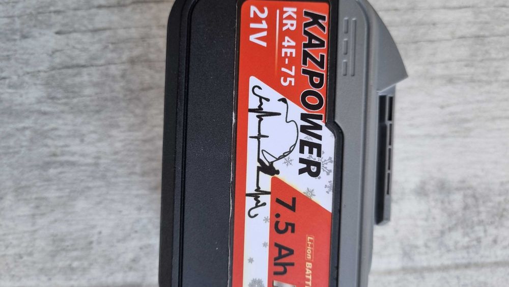 Шуруповерт  с буром