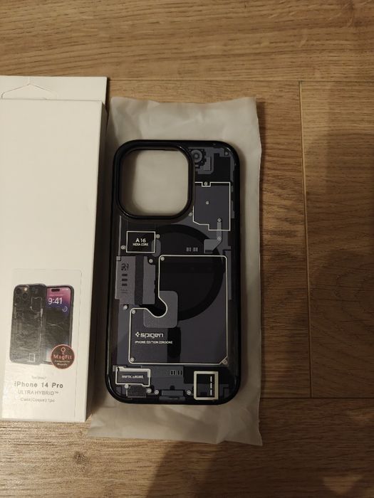 Husa Spigen Iphone 14 Pro