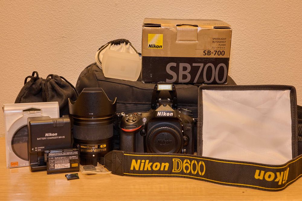 Фотоаппарат Nikon D600 богатый комплект