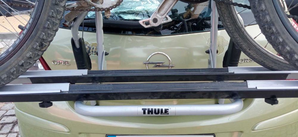 Универсален аксесоар за автомобил, Багажник Thule за превоз на 2 велосипеда