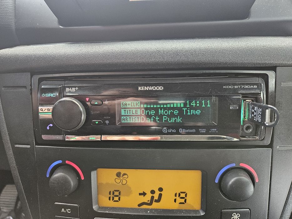 Kenwood kdc-bt73dab