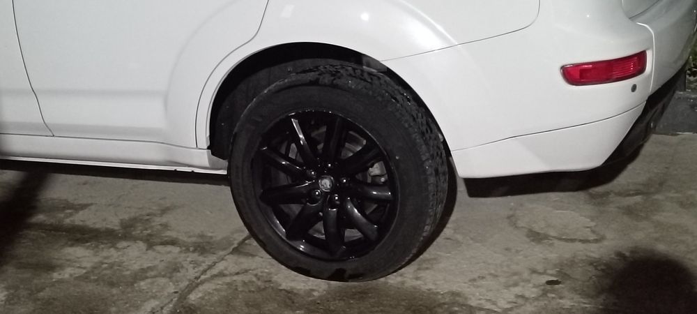 5.114 R 18 Toyota original diska balon sotiladi