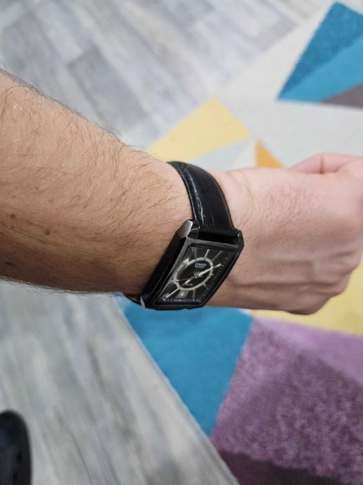 Мъжки часовник Casio, стилен и елегантен + подарък чисто Нова батерия