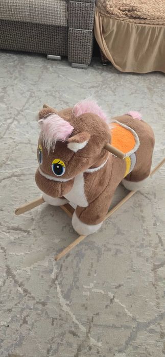 Продам лошадку-качалку