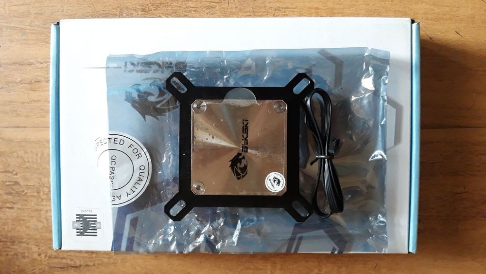 Радиатор ВОДОБЛОК CPU + фитинги уголки, заглушка и клапан.