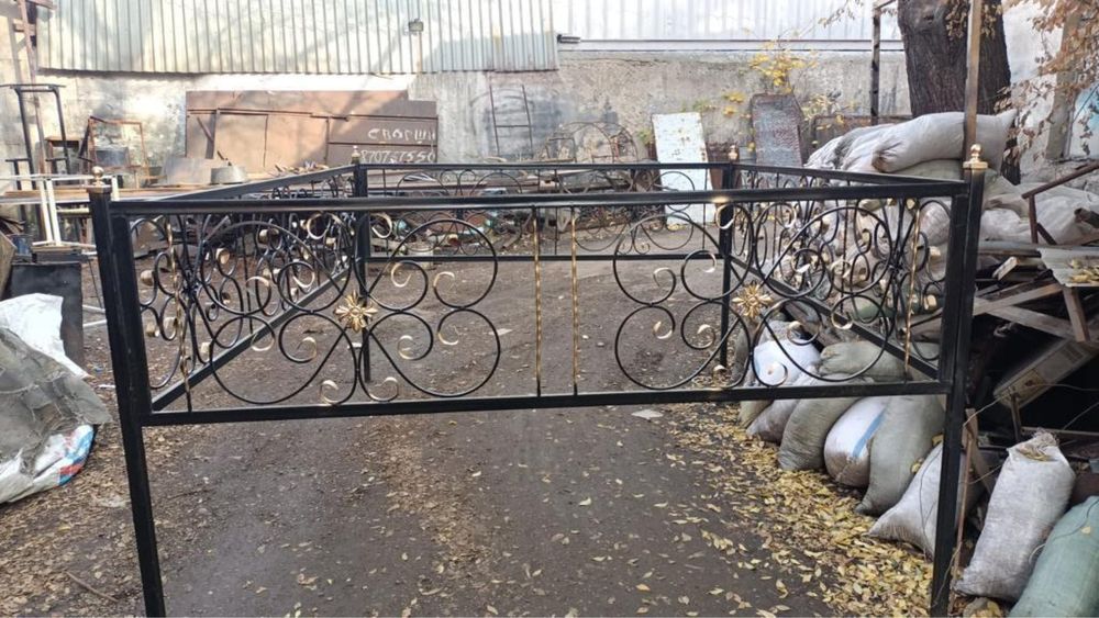 Оградки ,могилки.коршау