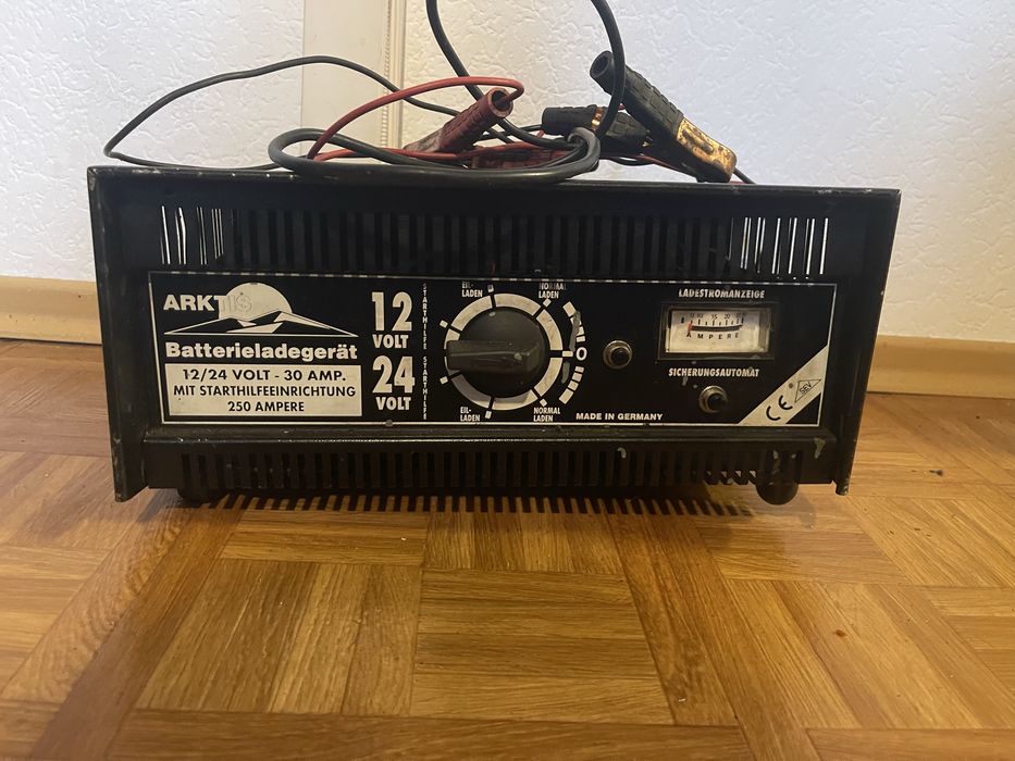 Зарядно за акумолатор Arktis