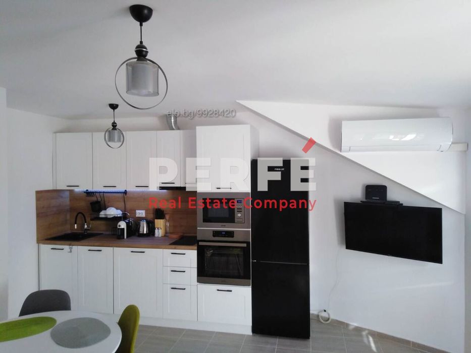 Дава се под наем Двустаен апартамент в Бургас, Център - 48 кв.м за 408 € - Снимка #1