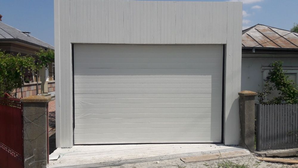 Usa de garaj sectionala izolata de la XPT DOORS 2500L/2000H