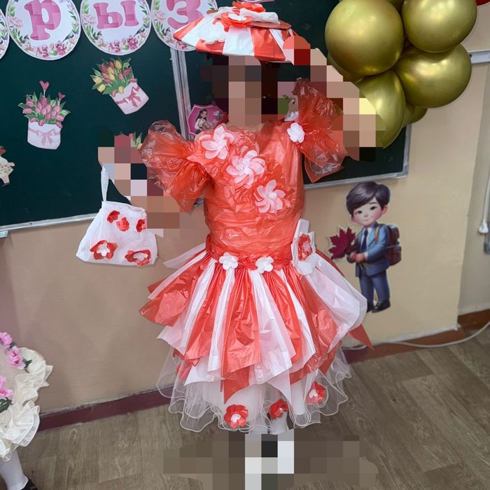 Платье для девочки 8-9 лет , из целлофана ручной работы для конкурсов