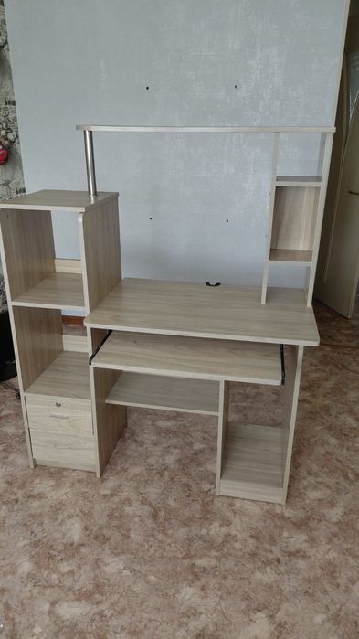 Продам компьютерный стол