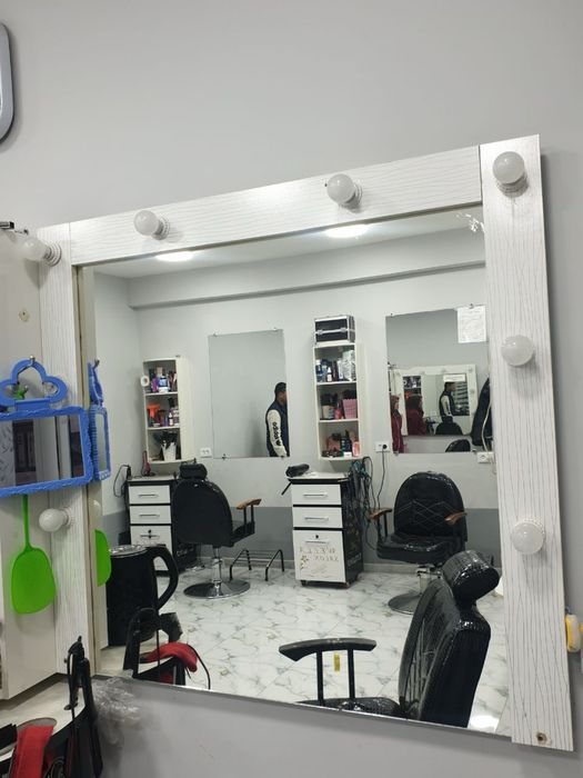 Продается зеркало в салон красоты