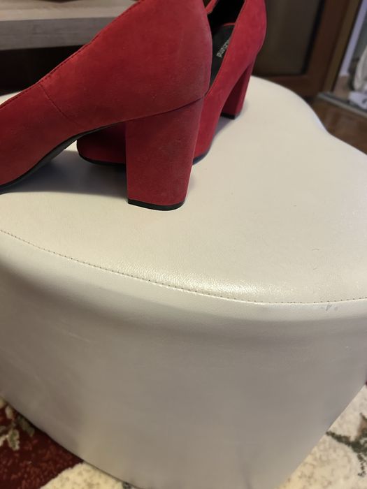 Pajtofi noi piele intoarsa . Detalii in privat