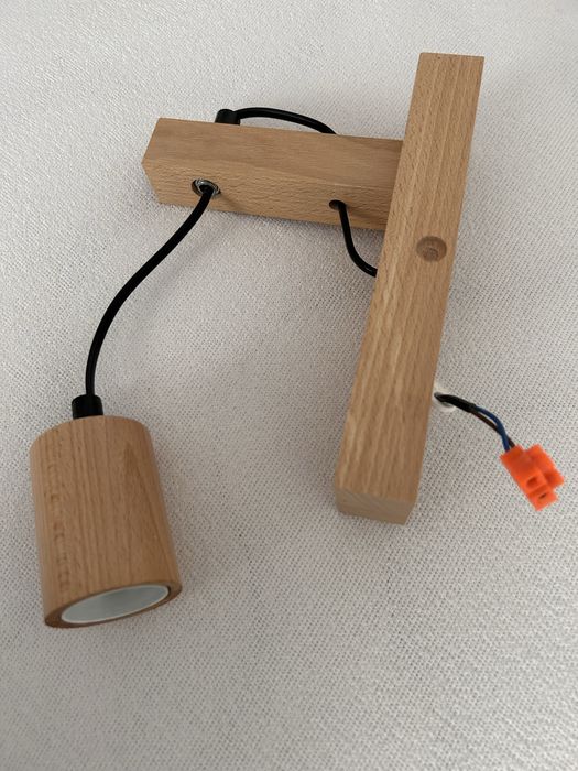 Aplică pentru perete