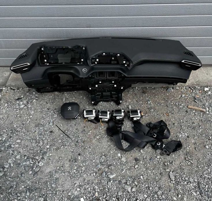 Арматурно табло аирбег колани airbag Peugeot 2008 II 2 GT Original