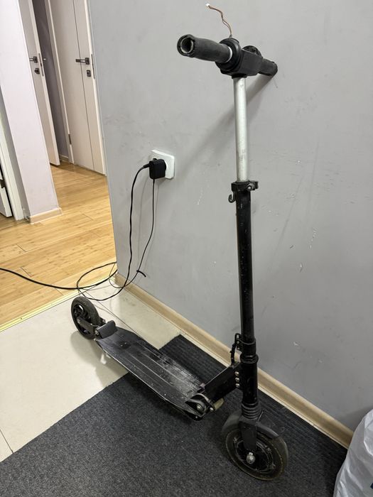 Электро самокат Kugo не рабочий, бесплатно