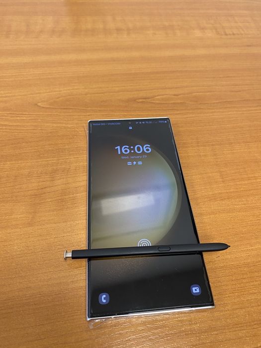 Samsung Galaxy S23 Ultra с аксесоари