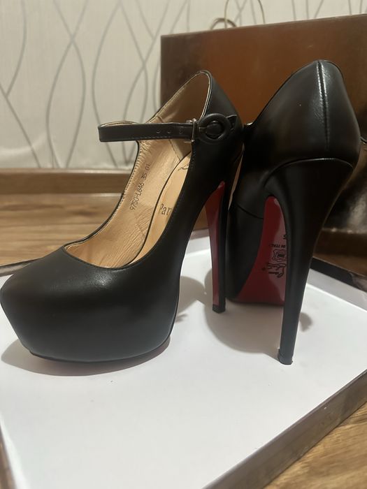 Туфли на высоком каблуке 35 размер