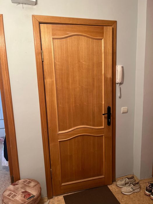 Двери с косяком с обноличниками