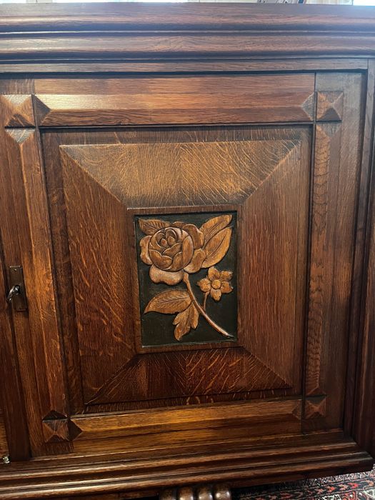 Старинен дъбов скрин