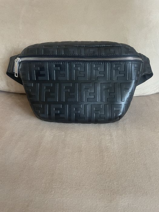 Чантичка / паласка Fendi