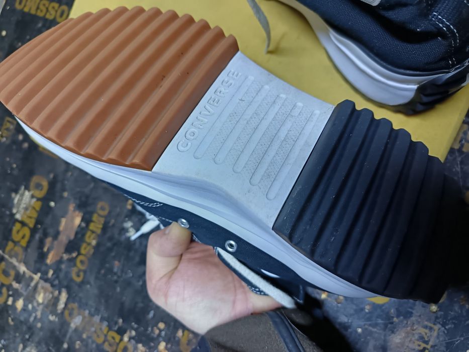 Обувки за големи крака