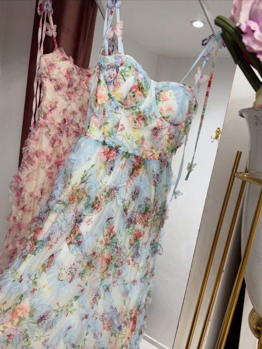 Уникална рокля с презрамки дантела тюл