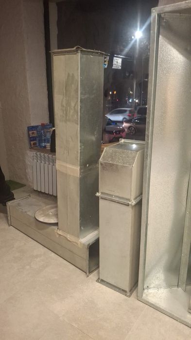 Продам  Вентилиционный зонт,вместе с решетками.