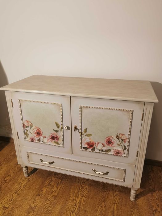 Comoda in stil shabby chic