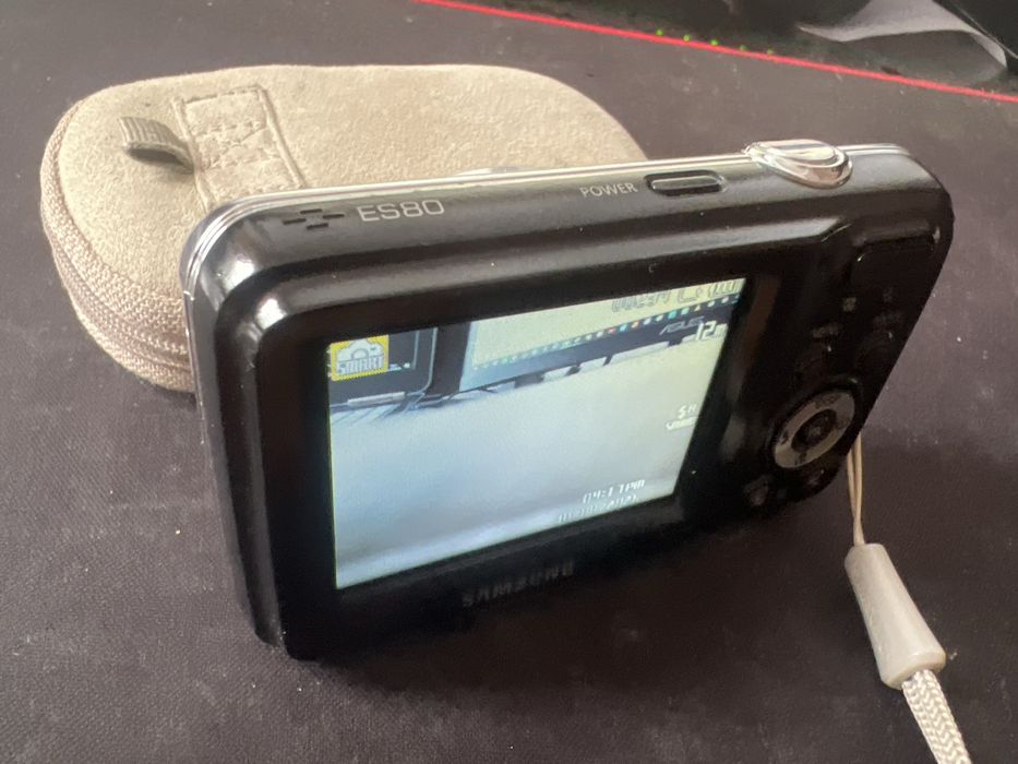 Компактен дигитален апарат Samsung Y2K Retro Digicam – 5x Zoom / Ретро естетика