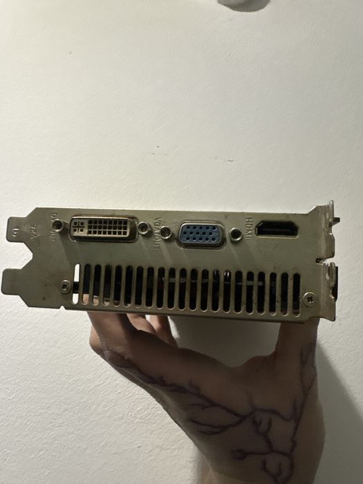 Видео карта Nvidia GTS 450 на 2 гб