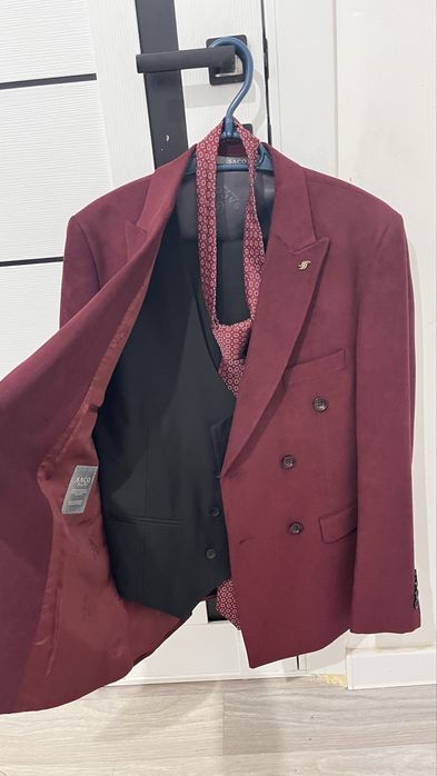 Продам костюмы цены вописание