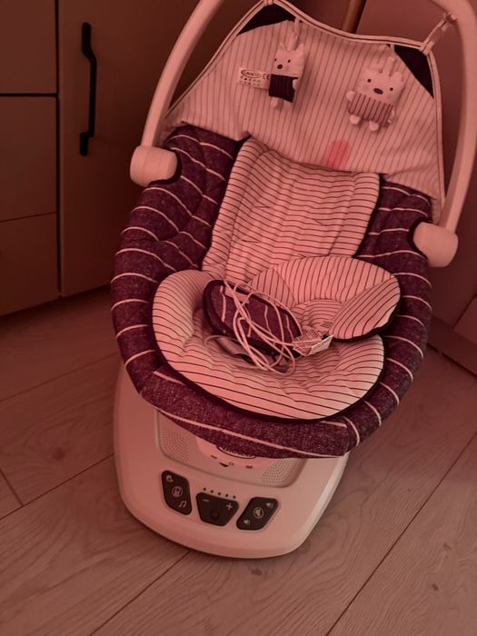 Продам электрокачелю Graco Move With me
