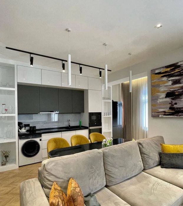 Жк Казахстан-Сдается новая квартира в престижном районе!