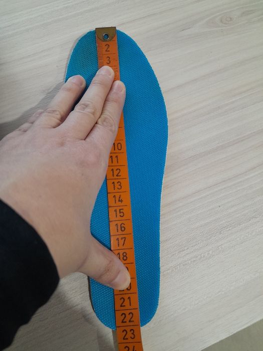 Маратонки за футбол и Скичърс