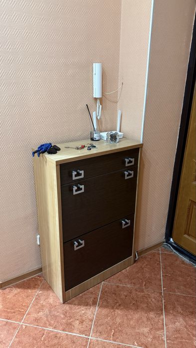Продам шкаф в прихожую