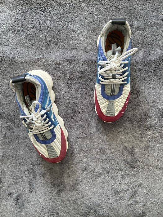 Versace chain reaction