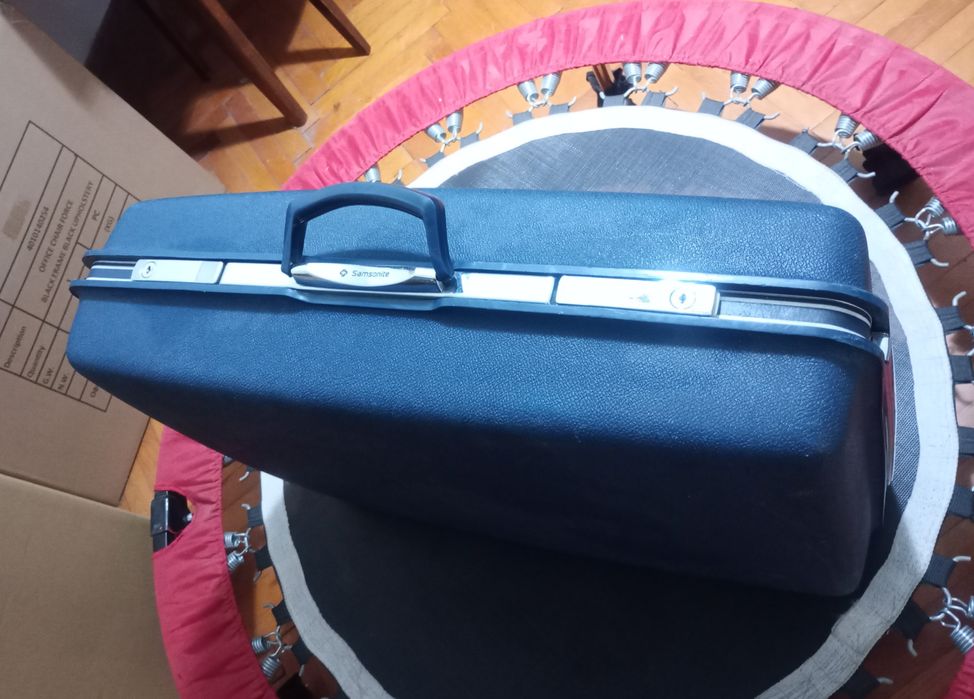 Samsonite куфар, здрав