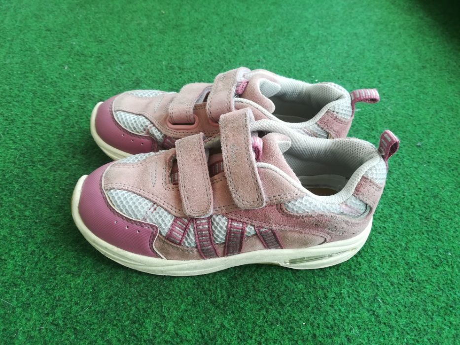 ПОДАРЯВАМ маратонки за момиче Skofus 32 номер