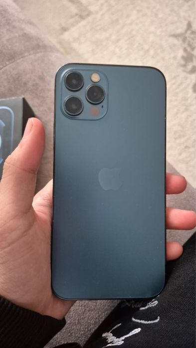 Прадам айфон 12про каропка есть