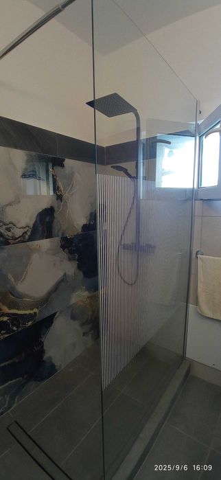 Vand casa  cu 4 camere pe 2 nivele in Sanmartin str Carmen Sylva