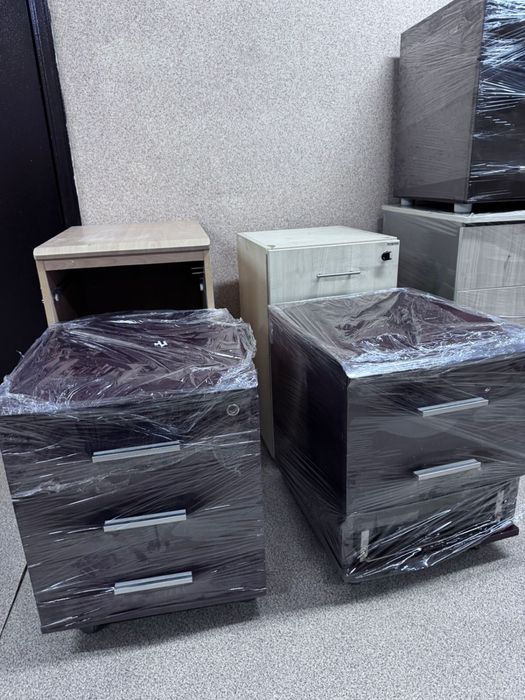 Офисная мебель тумбы кресла