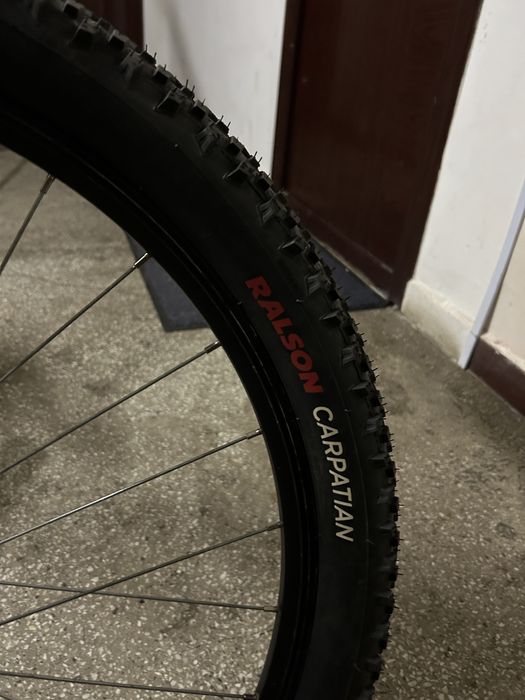 Bicicletă Rockrider ST 100 – ca nouă, puțin folosită + cauciucuri Carpatian upgrade