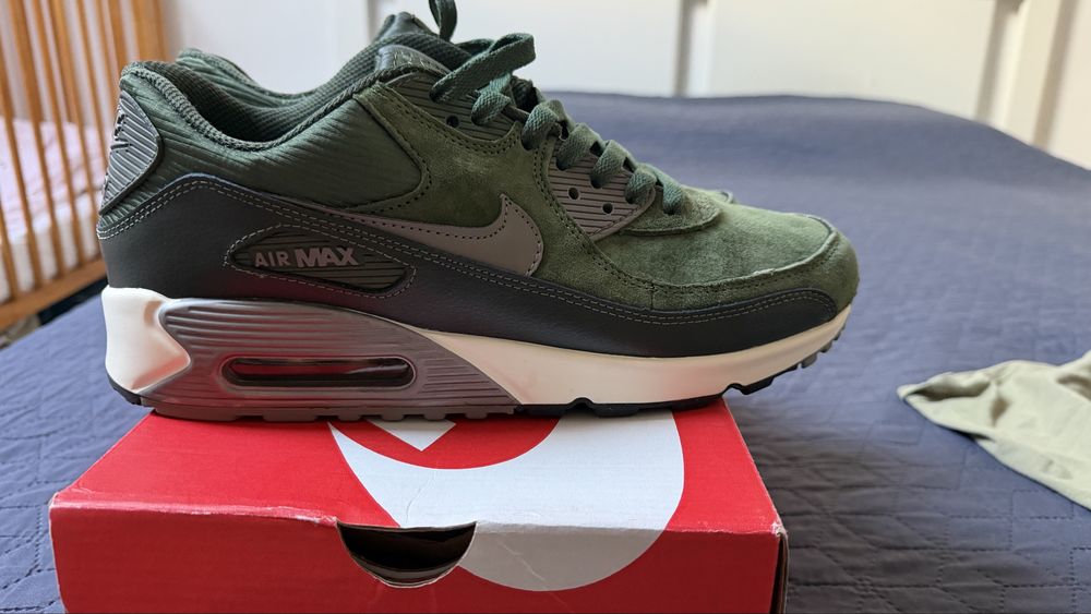 Оригинални маратонки Nike Air Max 90 Leather Carbon Green Metallic Pewter
