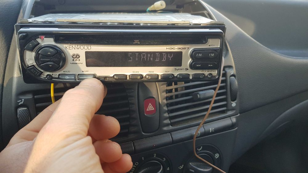 Kenwood KDC-3027 Cd Mp3 Radio