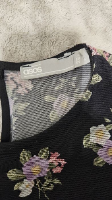 Стилни рокли Stradivarius и Reserved