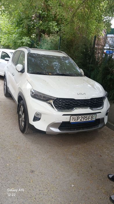 Kia sonet ful varyand sotiladi 3 pazisiya