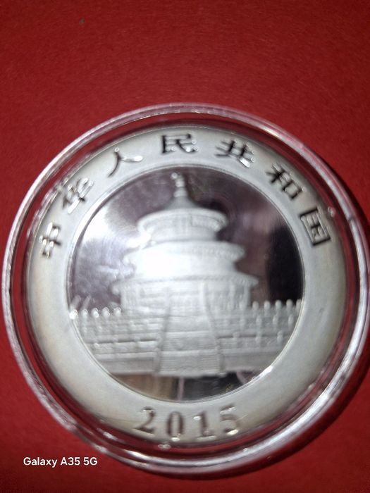 Продавам сребърна монета панда от 2015г.