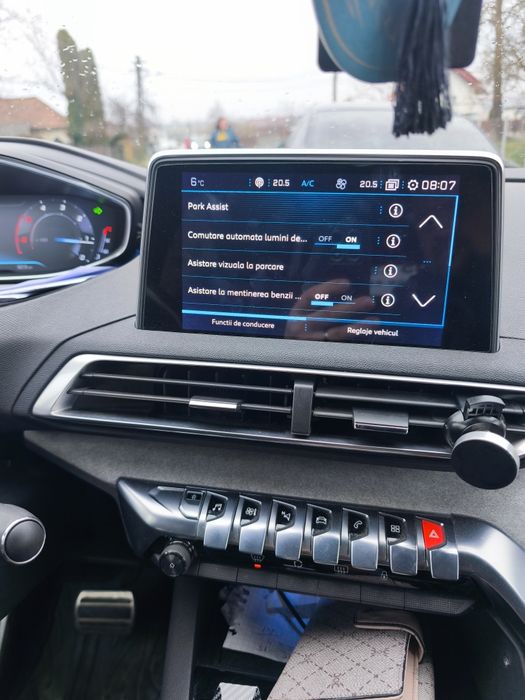 Vând Peugeot 3008 GT